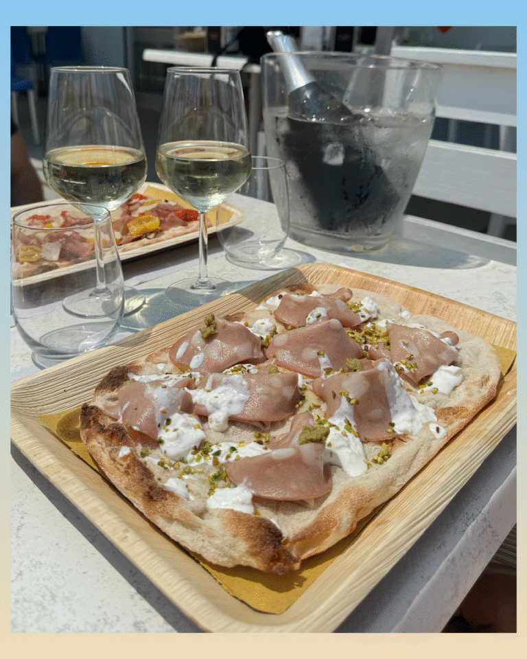 Pinsa con Mortadella, stracciatella e pistacchio